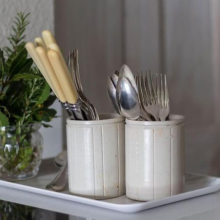 Sarah'S - A Townhouse Apartment In Georgian Holt 홀트 외부 사진