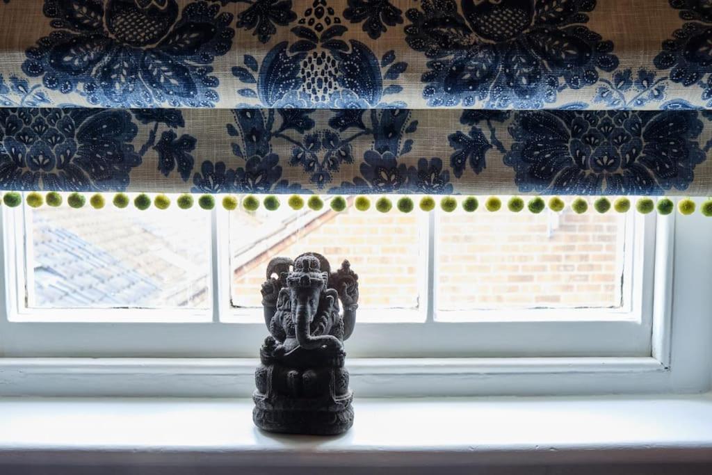 Sarah'S - A Townhouse Apartment In Georgian Holt 홀트 외부 사진