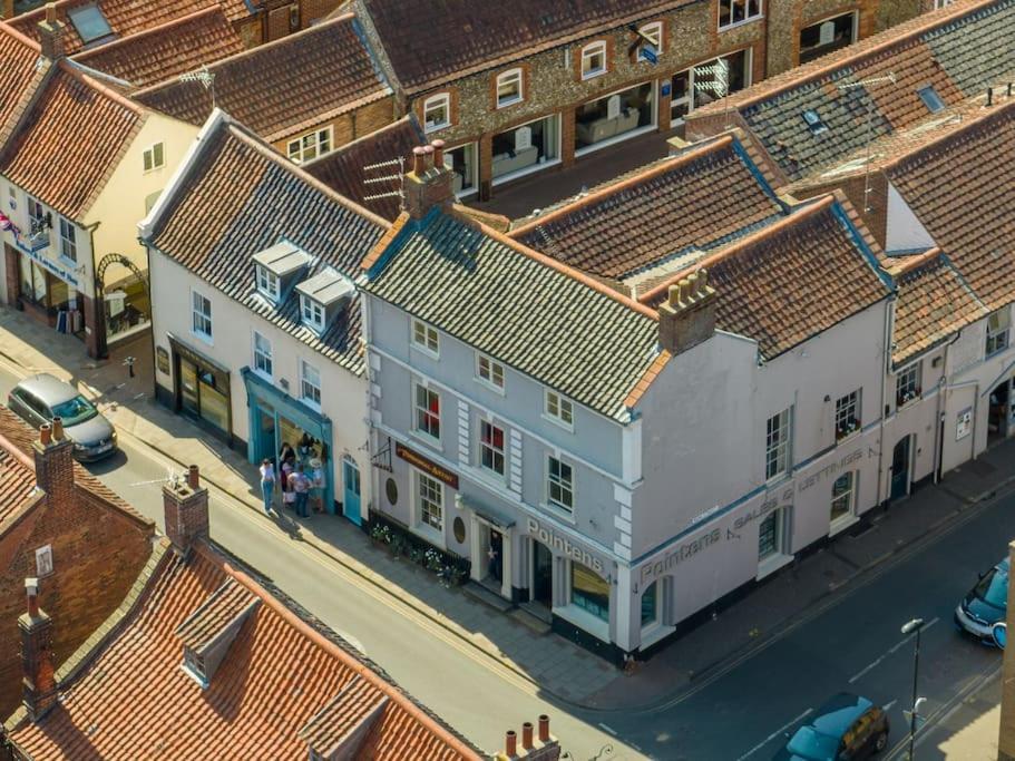 Sarah'S - A Townhouse Apartment In Georgian Holt 홀트 외부 사진