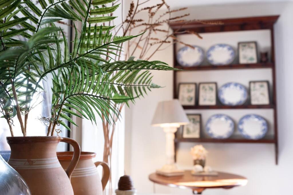 Sarah'S - A Townhouse Apartment In Georgian Holt 홀트 외부 사진
