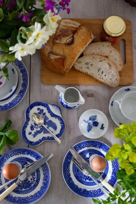 Sarah'S - A Townhouse Apartment In Georgian Holt 홀트 외부 사진